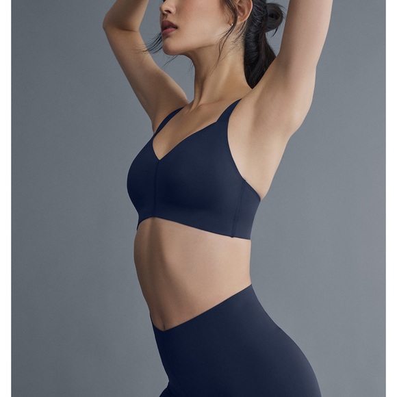 New nwt ALO airlift strength bra navy blue size medium - Picture 2 of 15